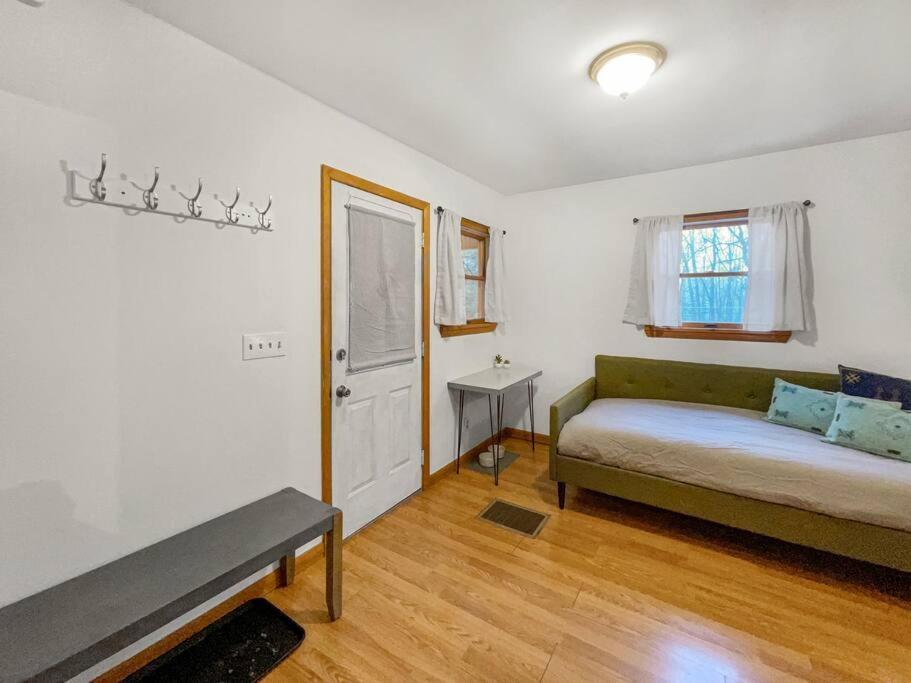 Breezy Hill Eccentric Studio Cottage Accord Dış mekan fotoğraf